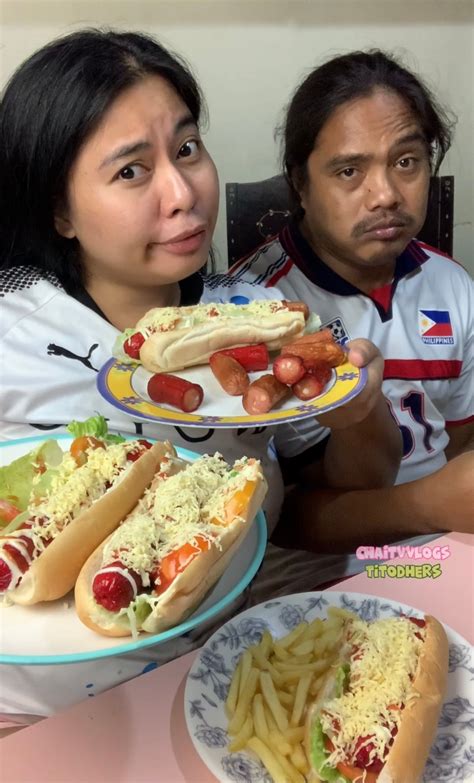 Nagsilbing Palaman sa Monay ni Susan Ang Hotdog ni Arman.